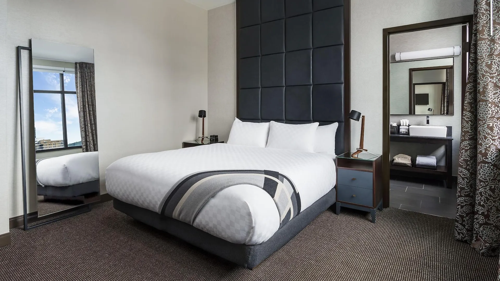 ****  Joinery Hotel Pittsburgh, Curio Collection By Hilton USA